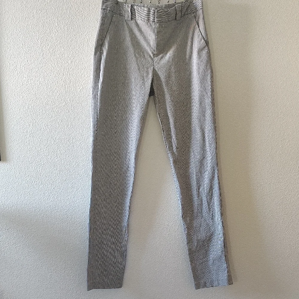 Calcin Klein Women's Classic Pinstripe Business Casual Pant Size 2